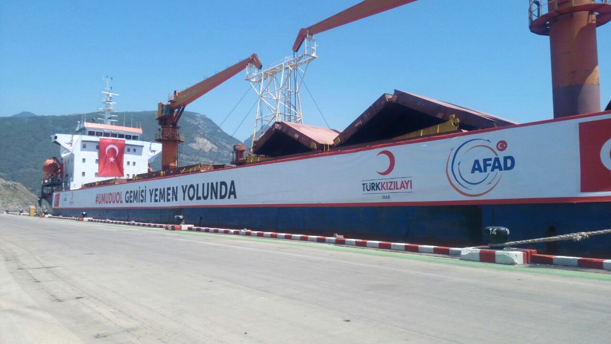 Umudu Ol Gemisi Yemen Halkı İçin Yükünü Almaya Başladı