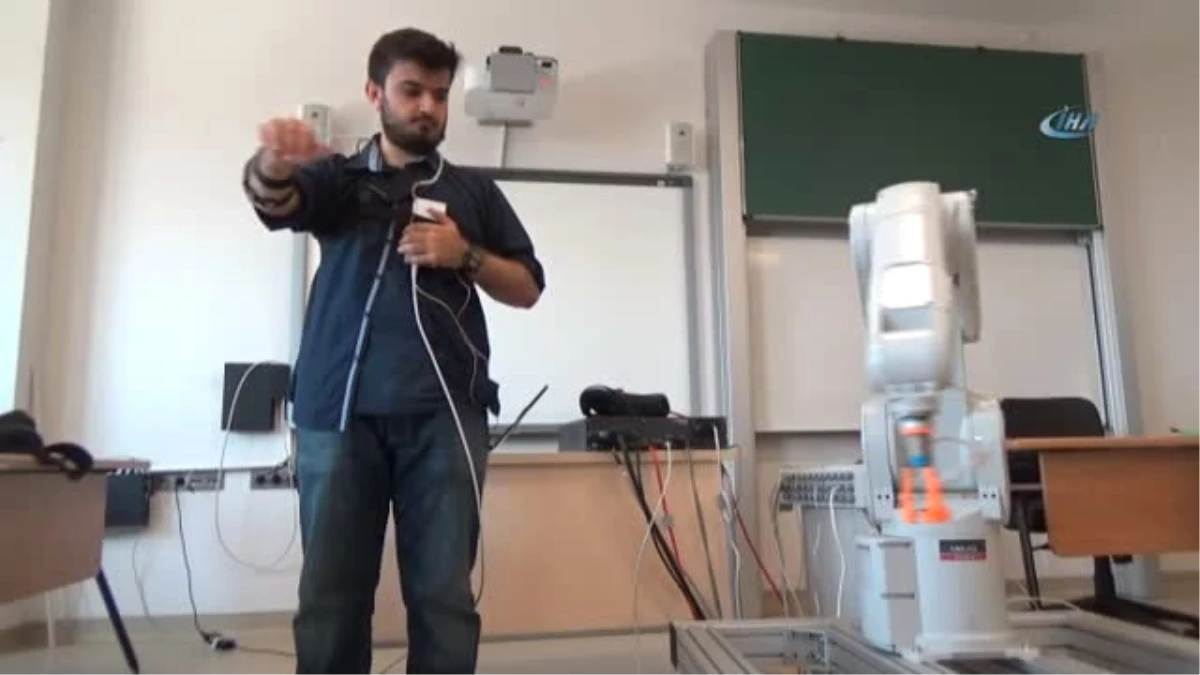 Üniversite Öğrencisi Robot Kol Yaptı