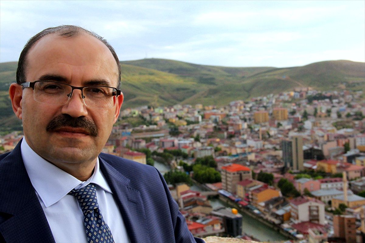 Vali Ustaoğlu\'dan Veda Mesajı