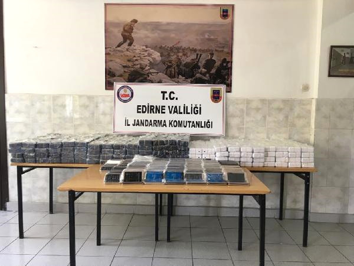 Yunanistan\'dan Getirilen 5540 Kaçak Cep Telefonu Ele Geçti