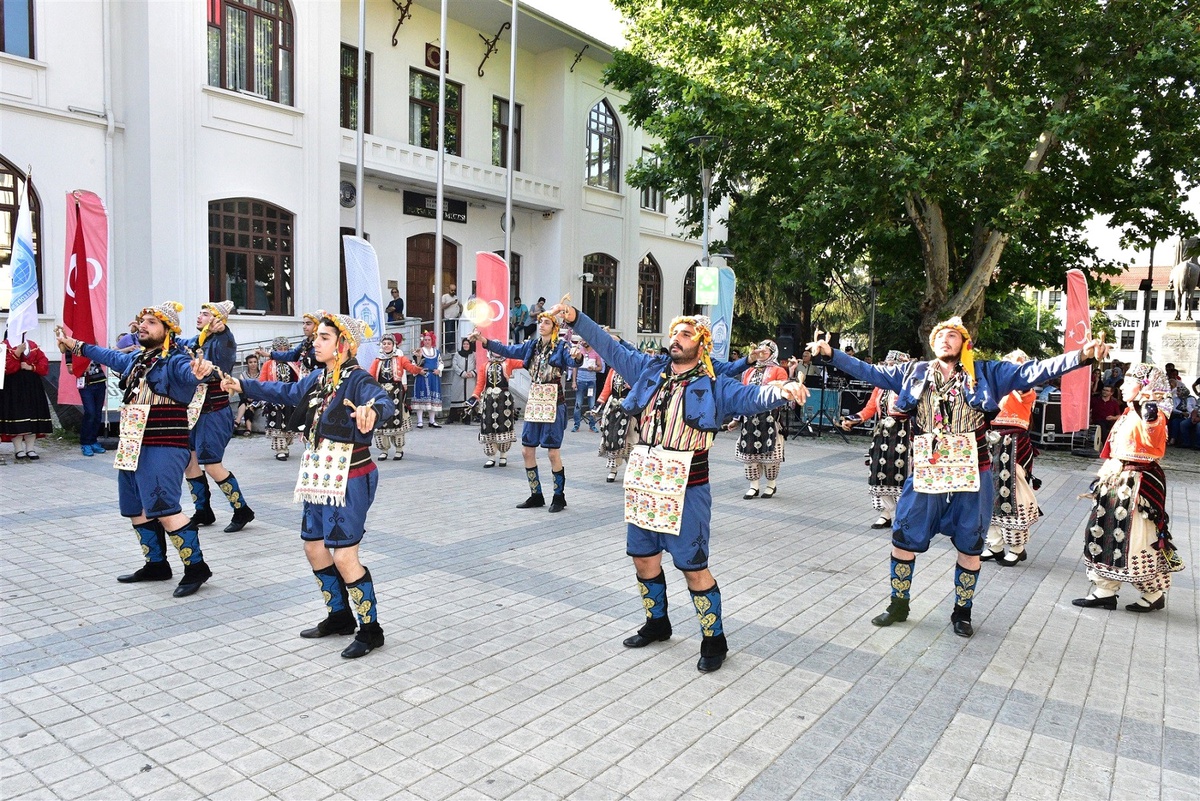 Ahududu Festivali\'ne Görkemli Açılış