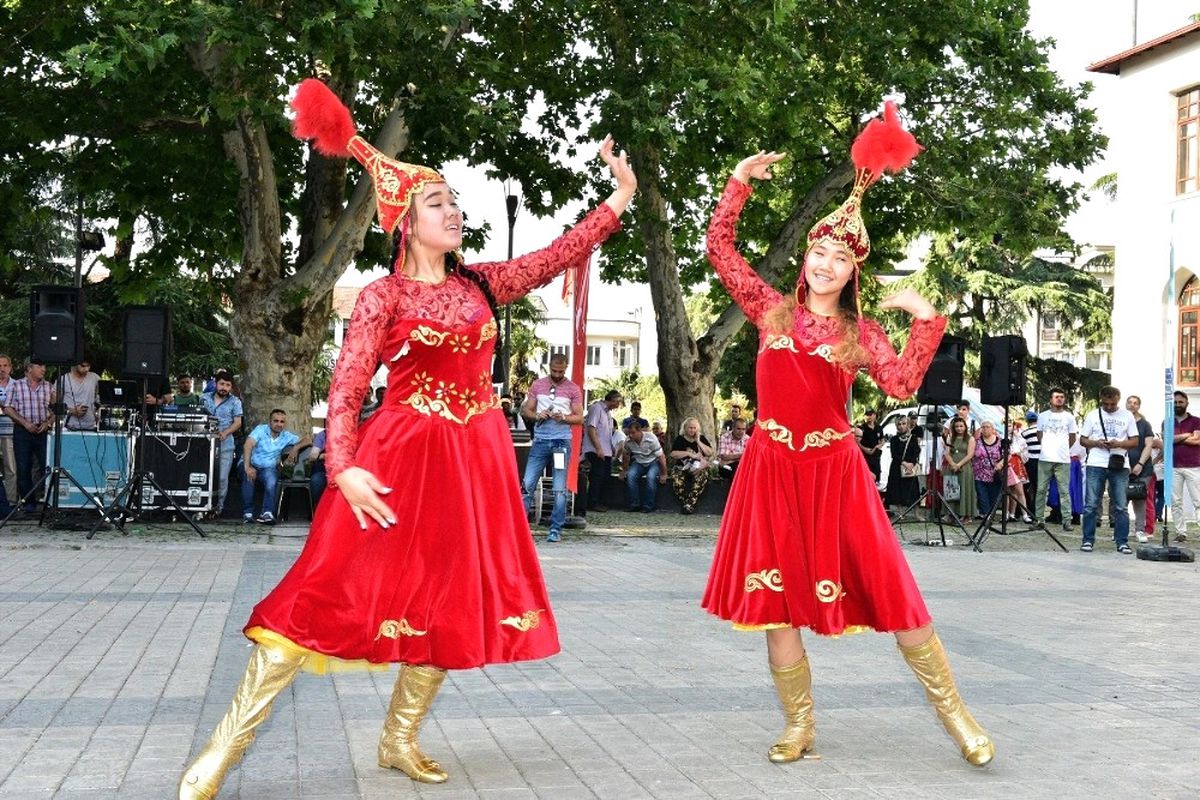 Ahududu Festivali\'ne Görkemli Açılış