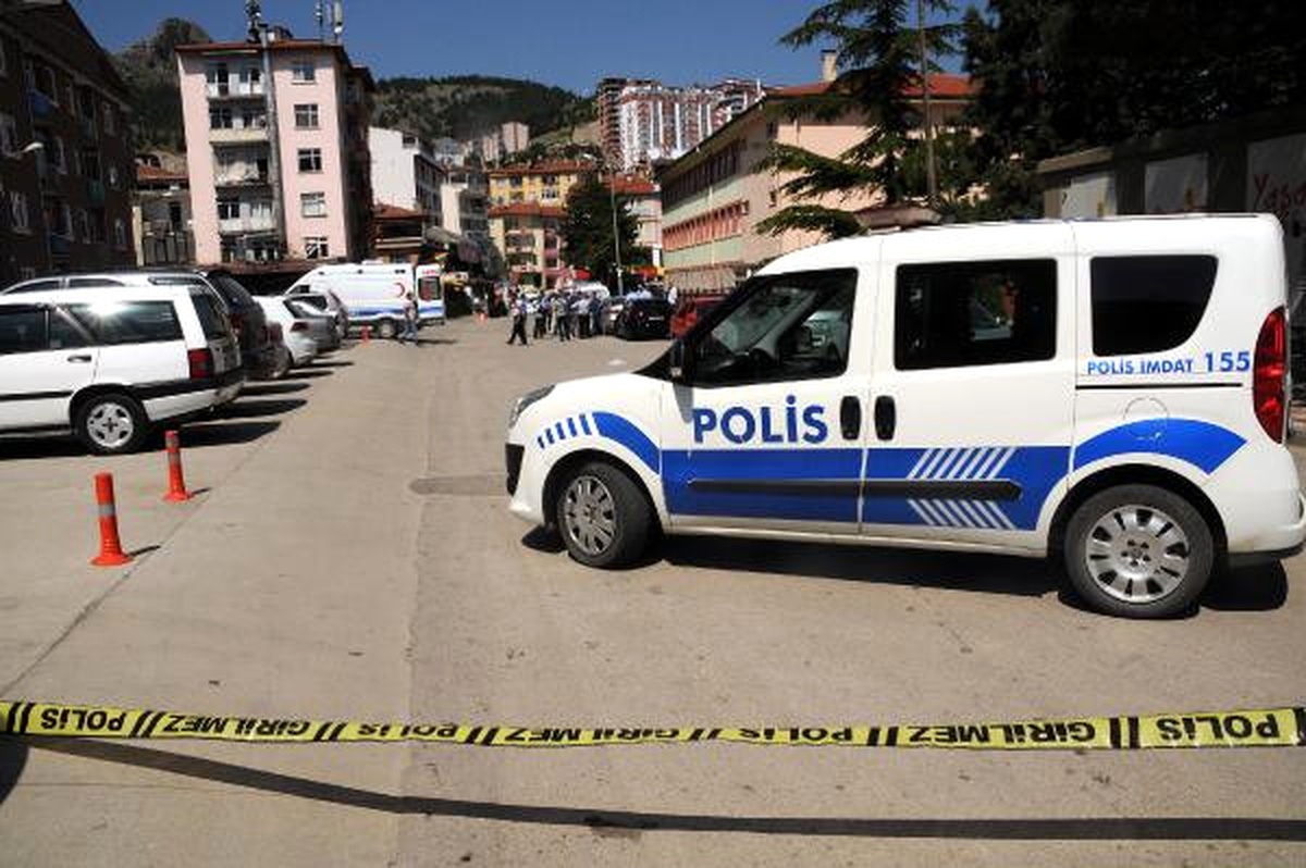 Ambulanstan Gelen Patlama Sesi Polisi Alarma Geçirdi