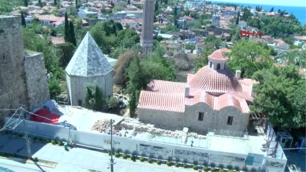 Antalya\'nın Merkezinde Selçuklu Mezarlığı