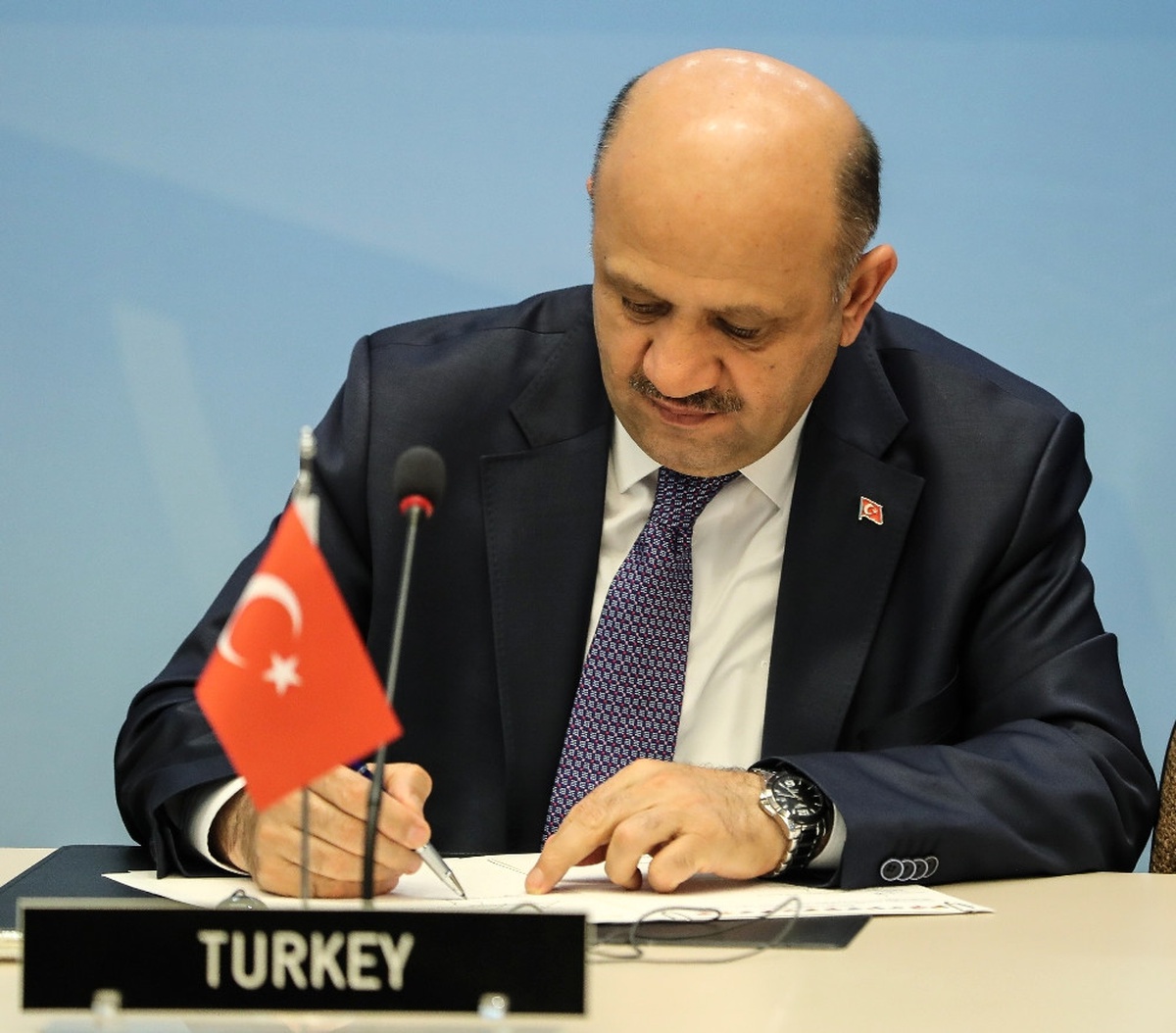 Bakan Işık NATO Toplantısında Niyet Mektubu Imzaladı