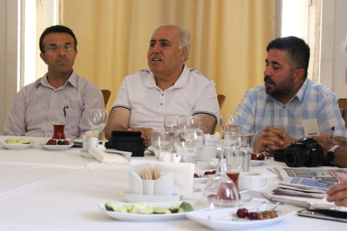 Başkan Demir, Gazetecilerle Bir Araya Geldi