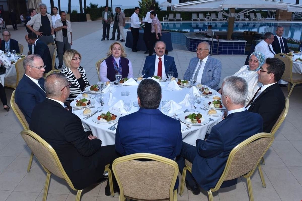Başkan Kocamaz\'dan Vali Çakacak\'a Veda Yemeği
