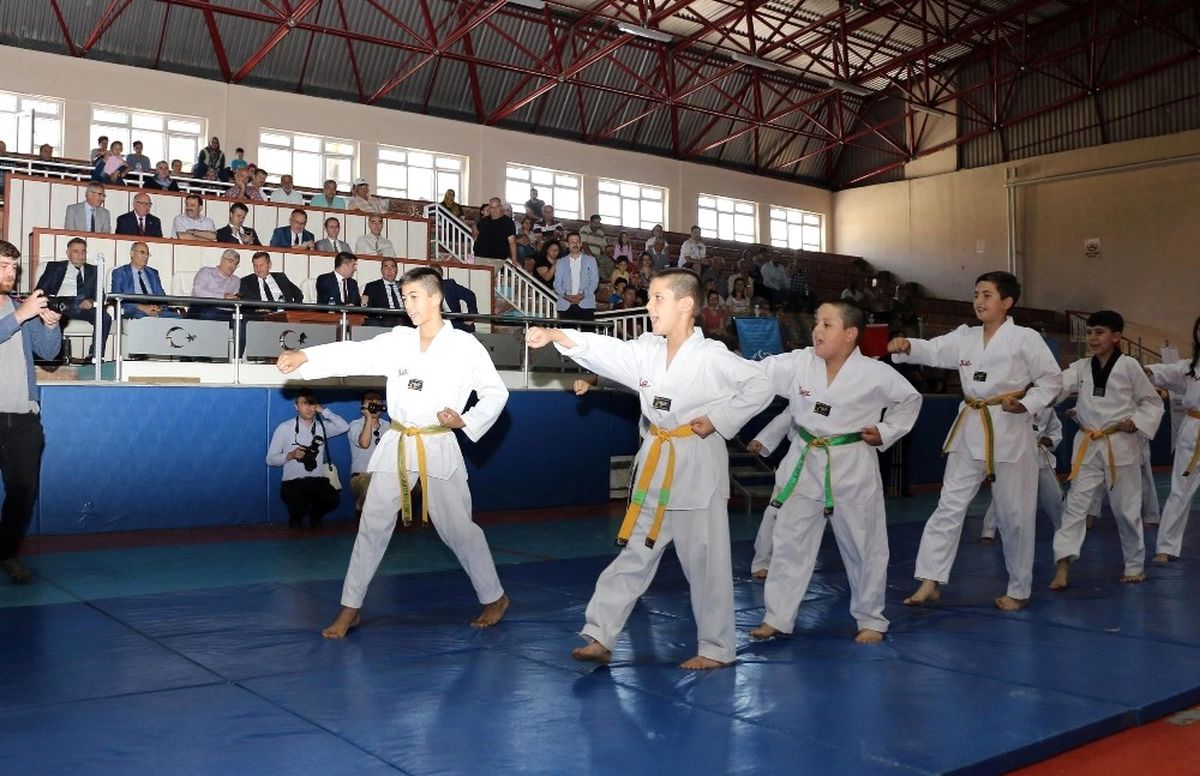Burdur İl Spor Merkezleri Açıldı