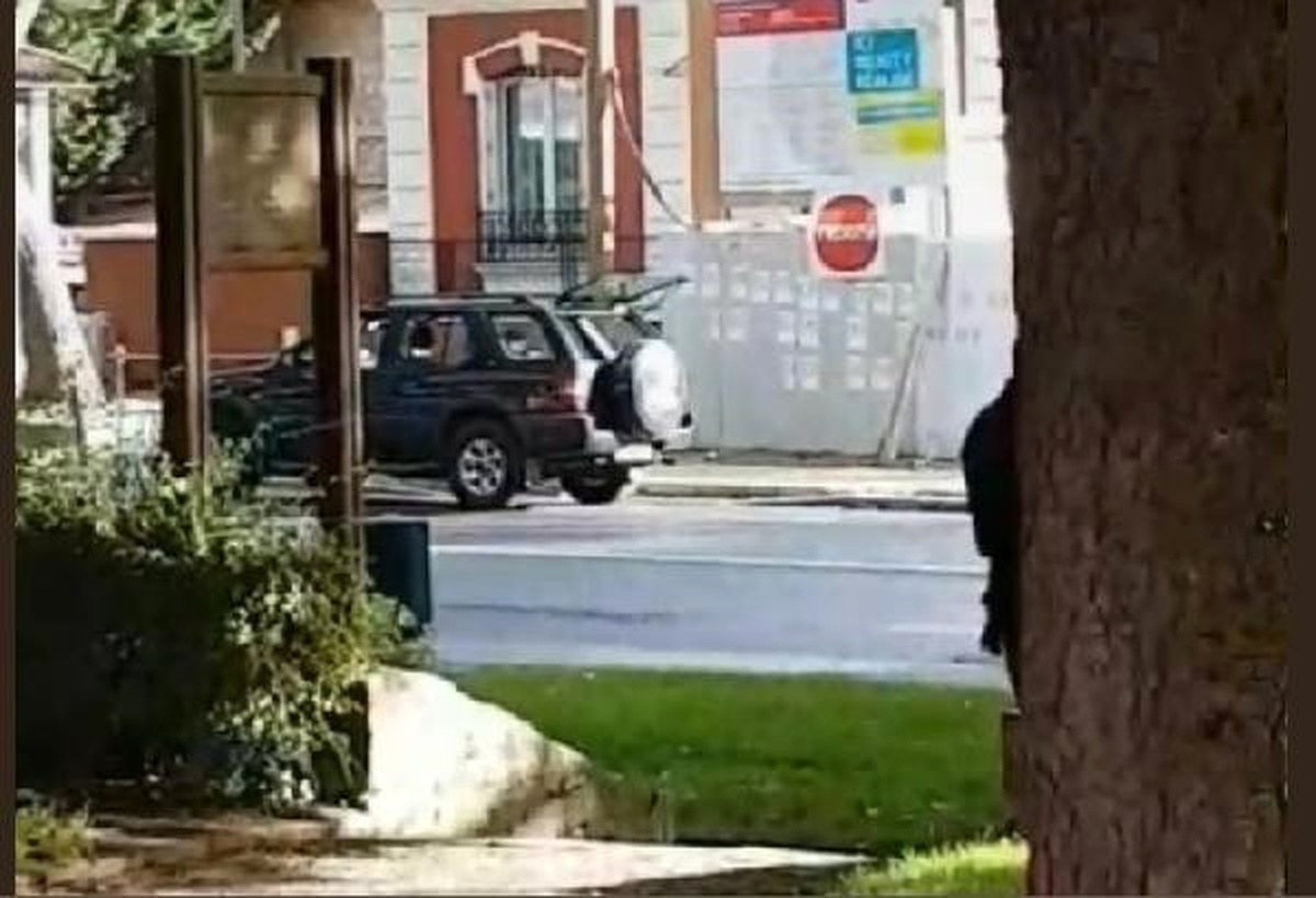 Cami Önündekileri Otomobille Ezmeye Çalışan Şahıs Yakalandı