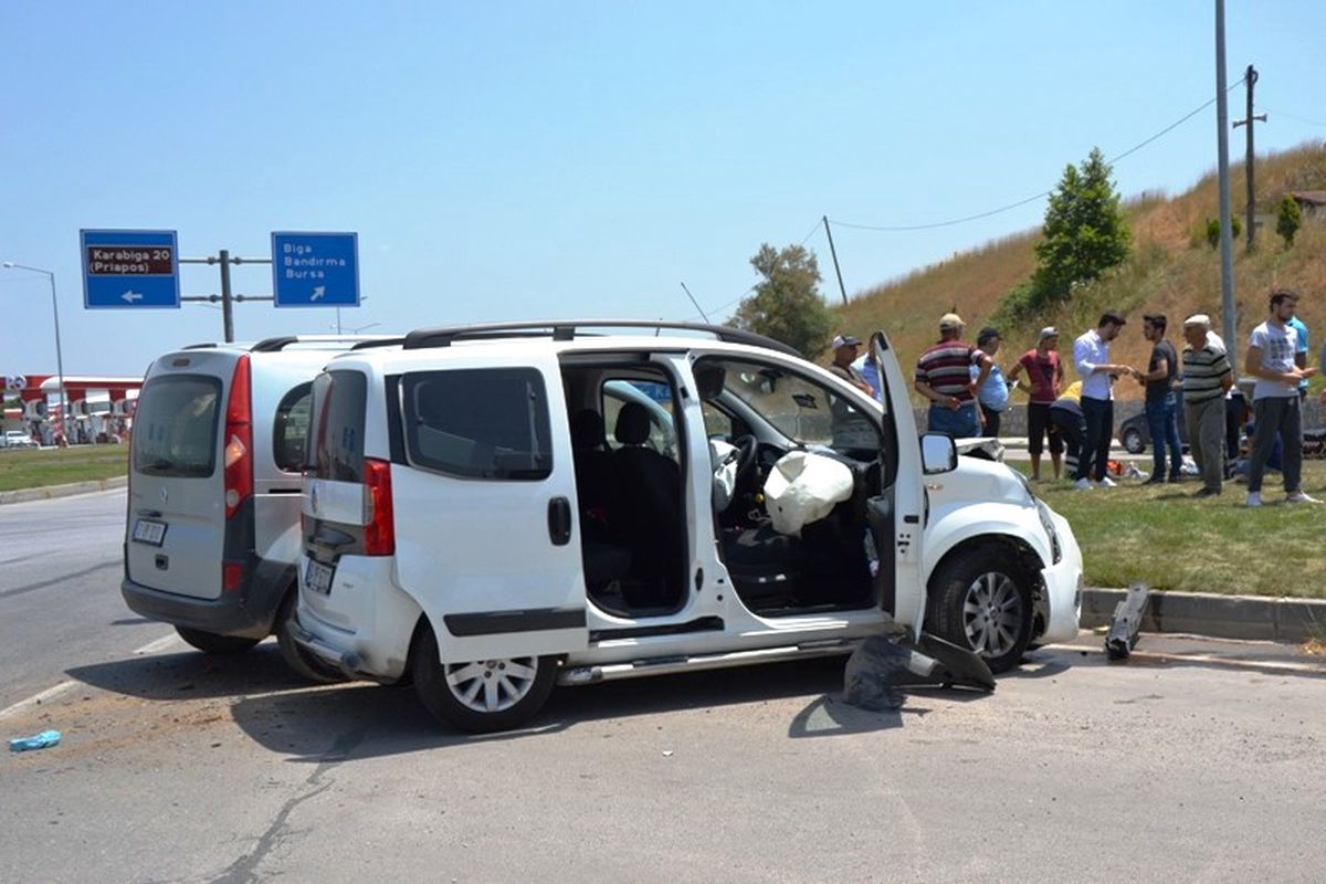 Çanakkale\'de Trafik Kazası: 1 Yaralı