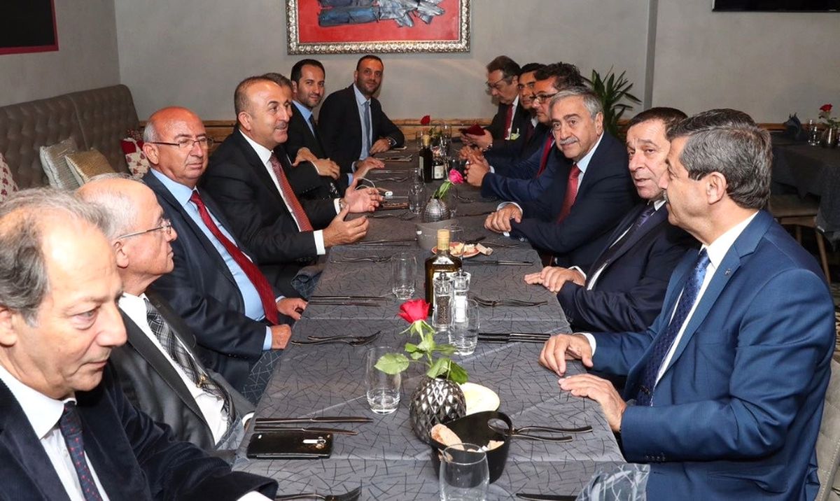 Çavuşoğlu ve Akıncı, Cenevre\'de Siyasi Temsilcilerle Bir Araya Geldi