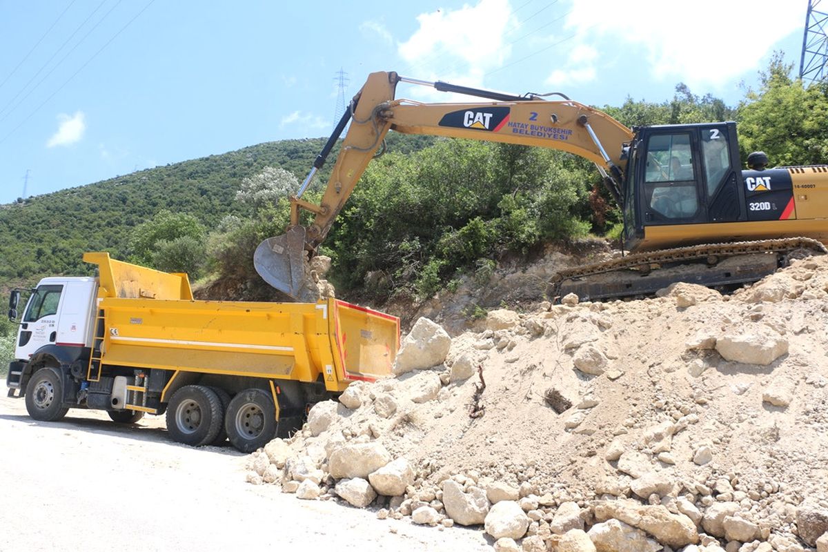 Döver Mahallesi\'nde Yol Genişletme Çalışması