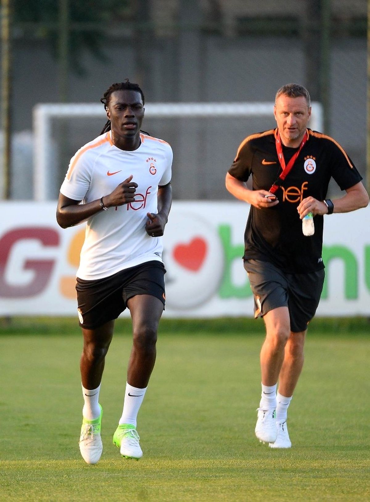 Galatasaray\'da Gomis İlk Antrenmanına Çıktı