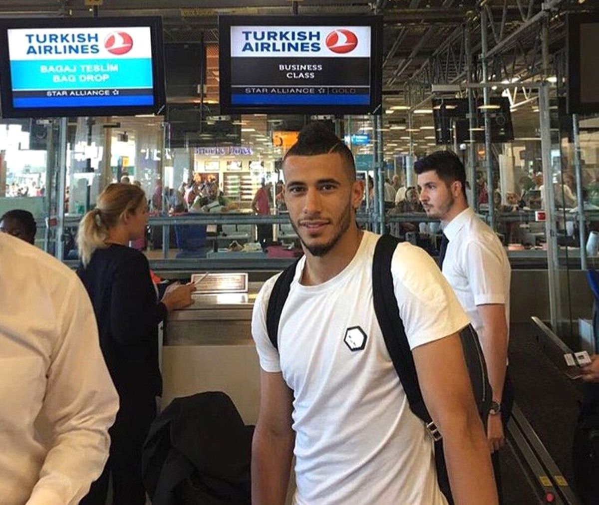 Galatasaray\'ın Yeni Transferi Belhanda, İstanbul\'a Geldi Canlı Yayın
