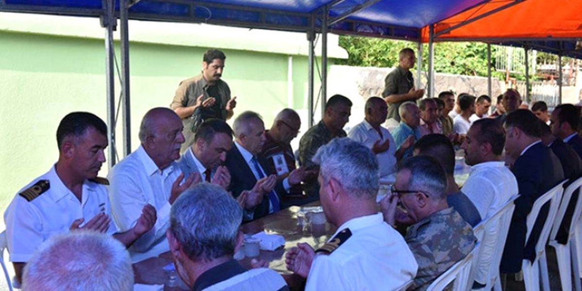 Hatay Valisi Ata\'dan Şehit Ailesine Taziye Ziyareti