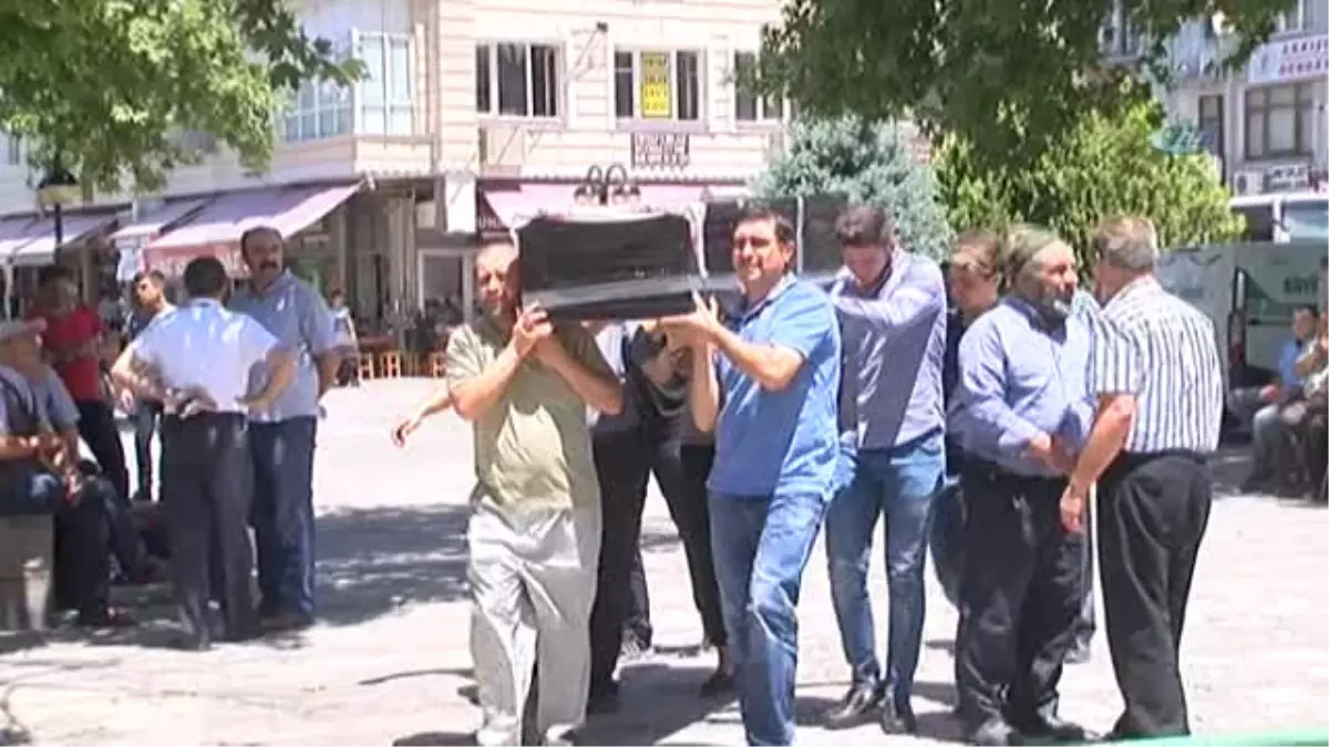 Hayatını Kaybeden Yaşlanma Hastası Gamze Son Yolculuğuna Uğurlandı