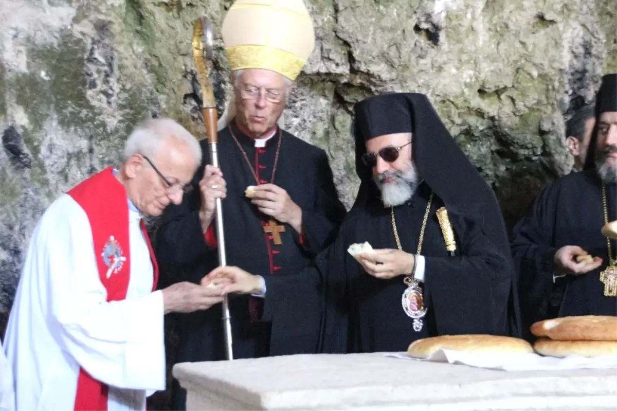 Hristiyanlar Hatay\'da Dünya Barışı İçin Dua Etti