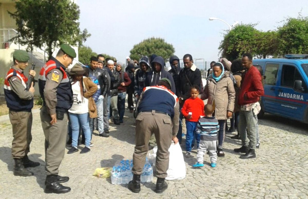 İzmir\'de Yabancı Uyruklu Şahıslara Yönelik Operasyonlar