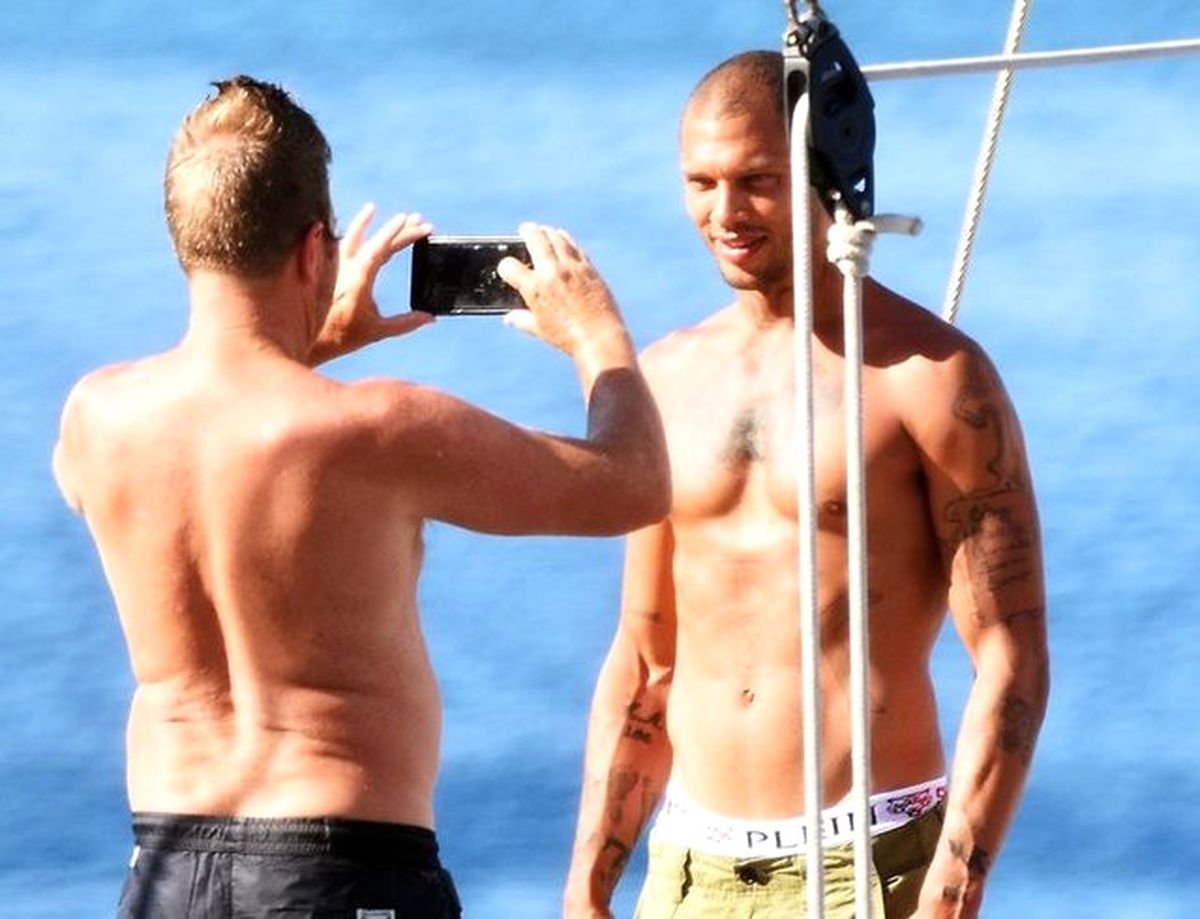 Jeremy Meeks, Bodrum\'da Mavi Yolculuğun Tadını Çıkardı (Yeniden)