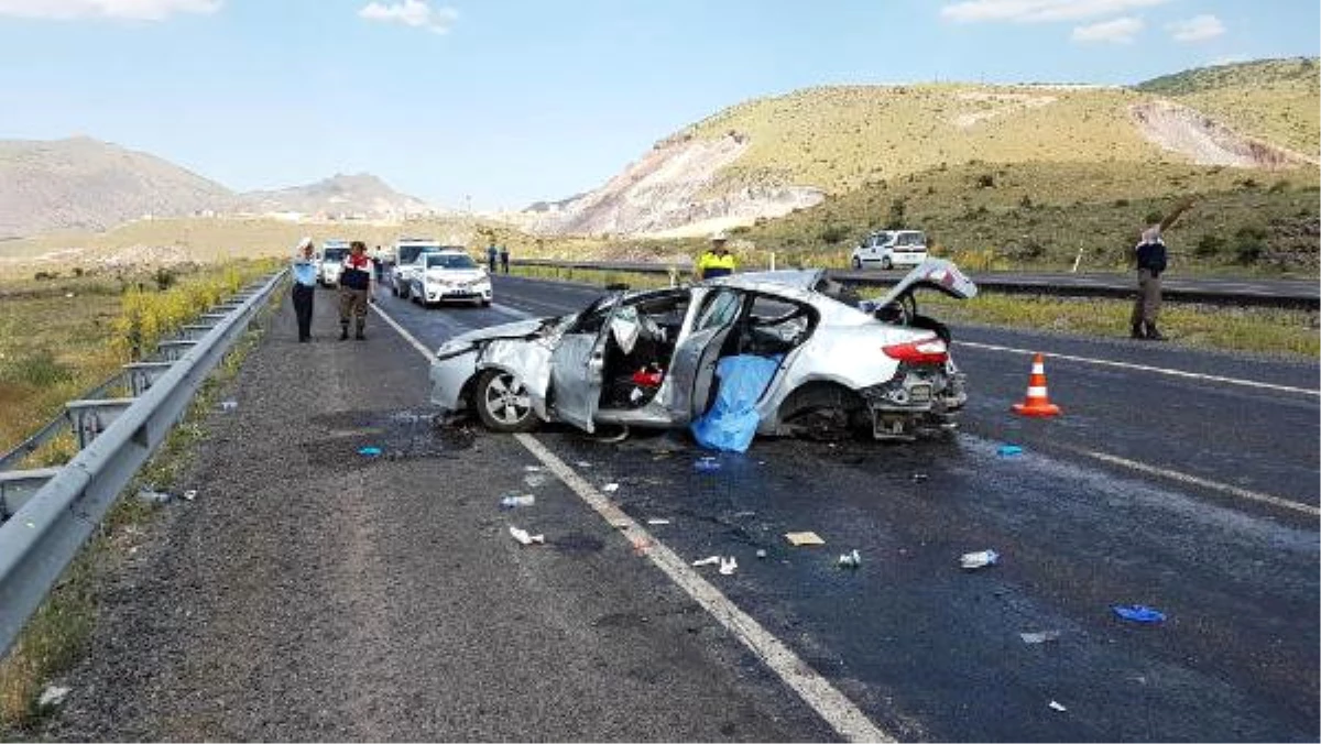 Kayseri\'de Trafik Kazası: 2 Ölü, 3 Yaralı