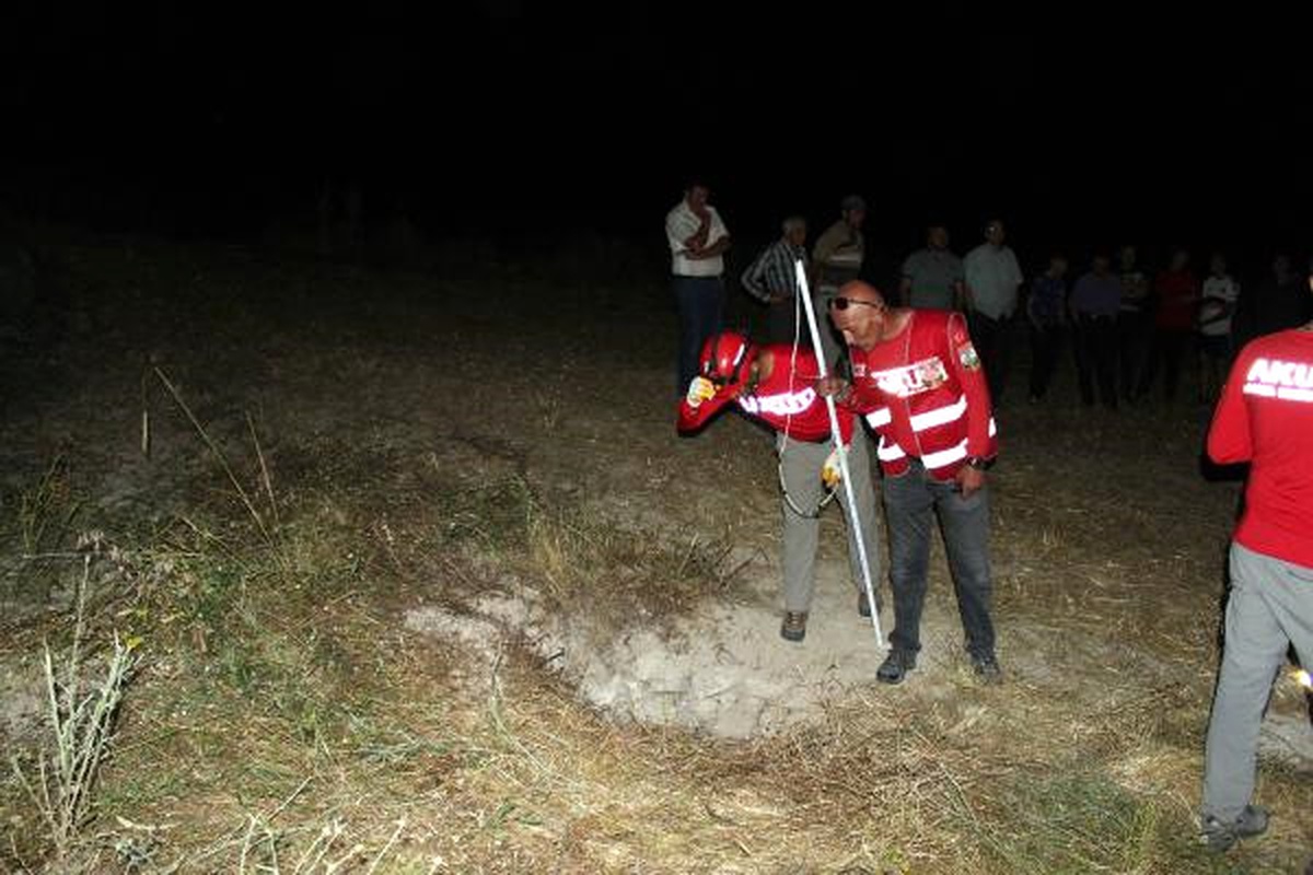 Kuyuda Mahsur Kalan 2 Yaban Domuzunu Akut Kurtardı