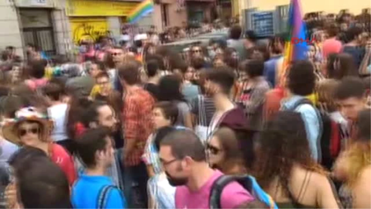 Madrid\'de Alternatif Onur Yürüyüşü Düzenlendi