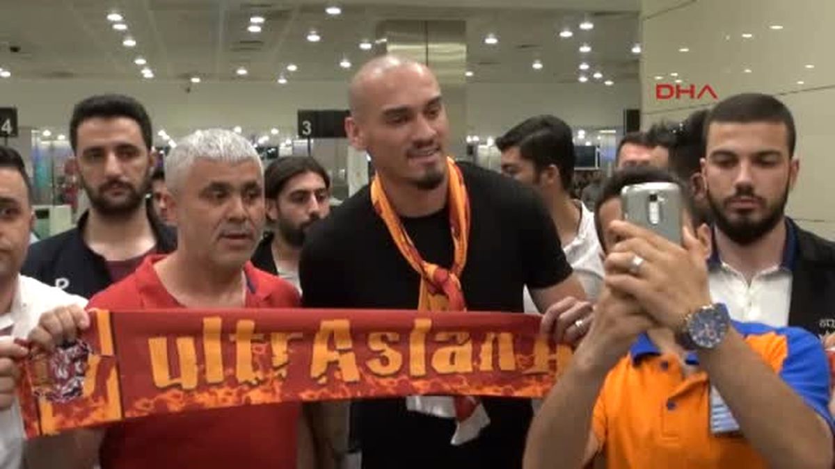 Maicon, İstanbul\'a Geldi