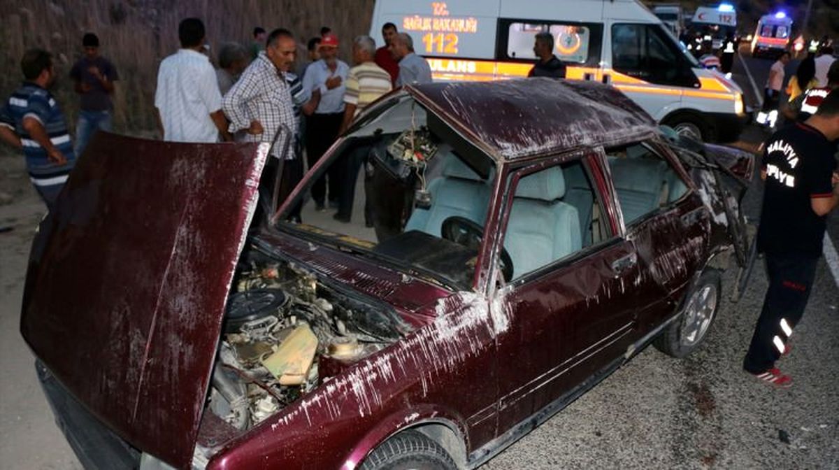 Malatya\'da Trafik Kazası: 2 Ölü, 3 Yaralı