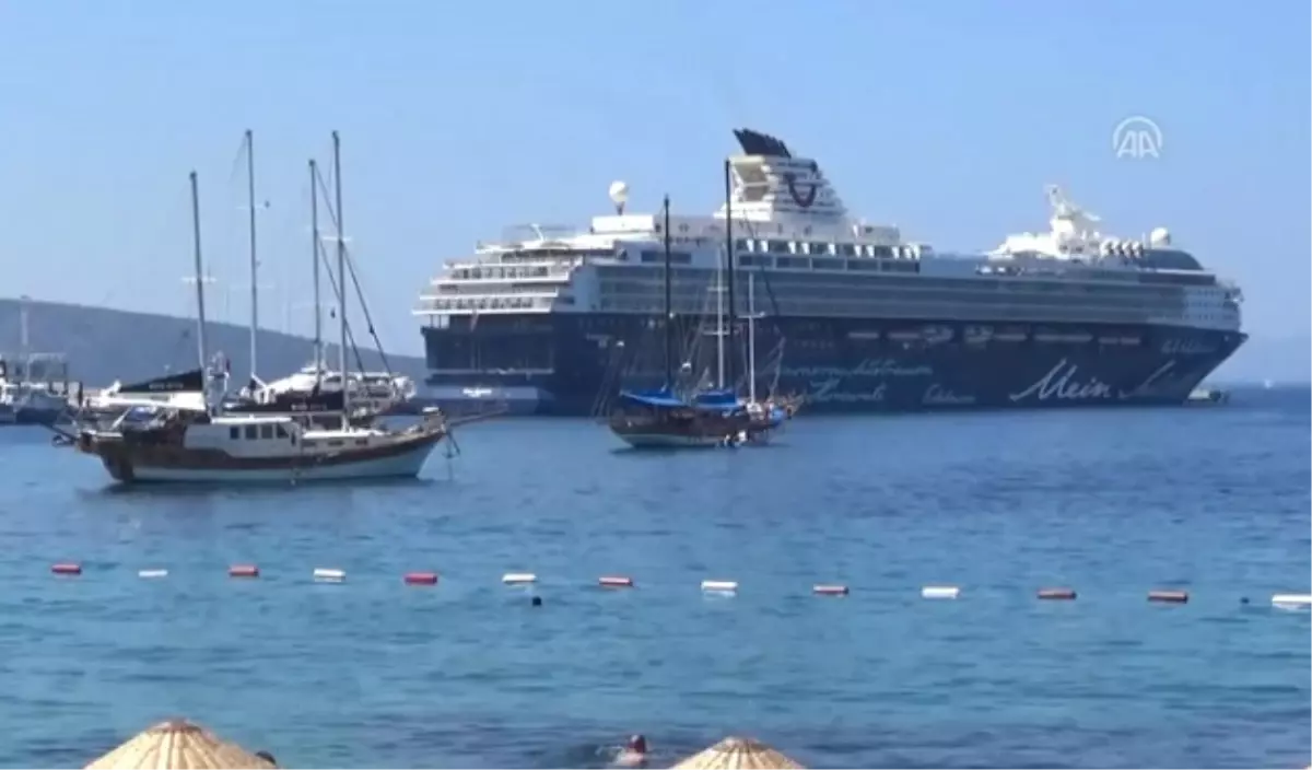 Mein Schiff 2" Dördüncü Kez Bodrum\'da