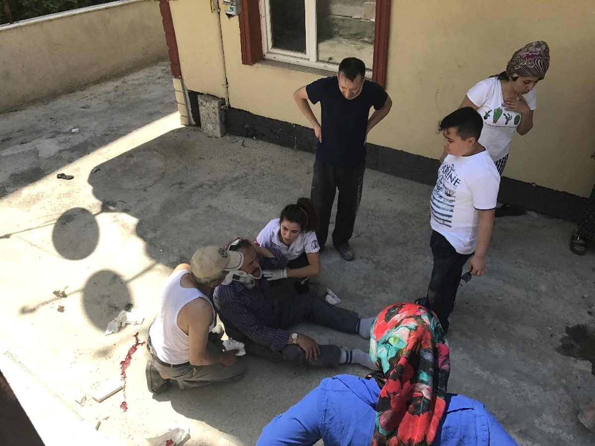 Motosiklet Kazasında Dede ve Torunu Yaralandı
