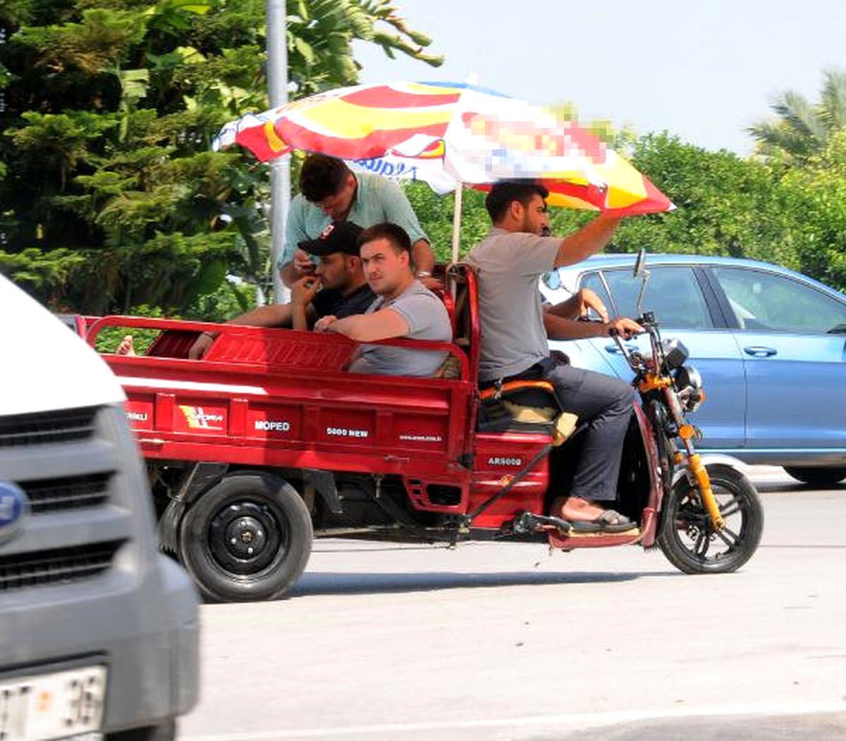 Motosiklete Plaj Şemsiyesi