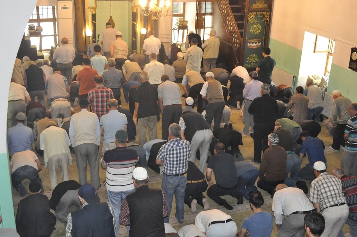 Müezzin Nöbet Geçirince Ezan Yarıda Kaldı