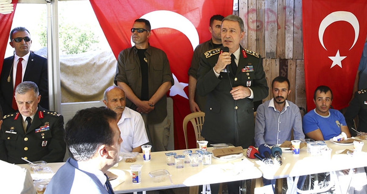 Orgeneral Akar\'dan Şehit Evine Taziye Ziyareti: Mutlaka Hesabı Sorulacak
