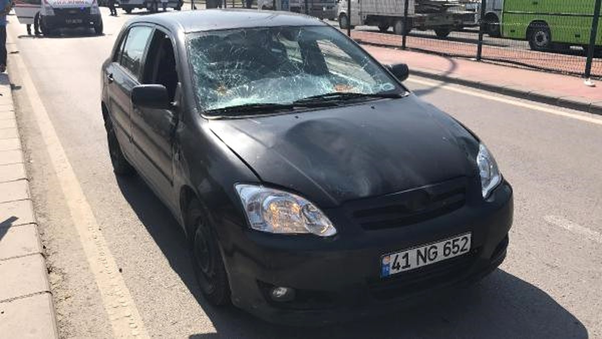 Otomobilin Çarptığı İki Genç Kız Yaralandı