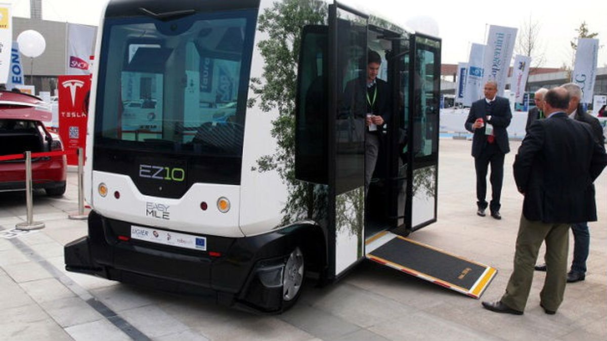 Paris\'te Sürücüsüz Minibüs Devri Başlıyor