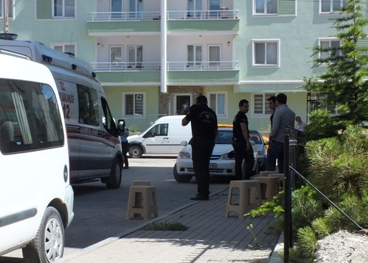 Polis Memuru Evinde Ölü Bulundu