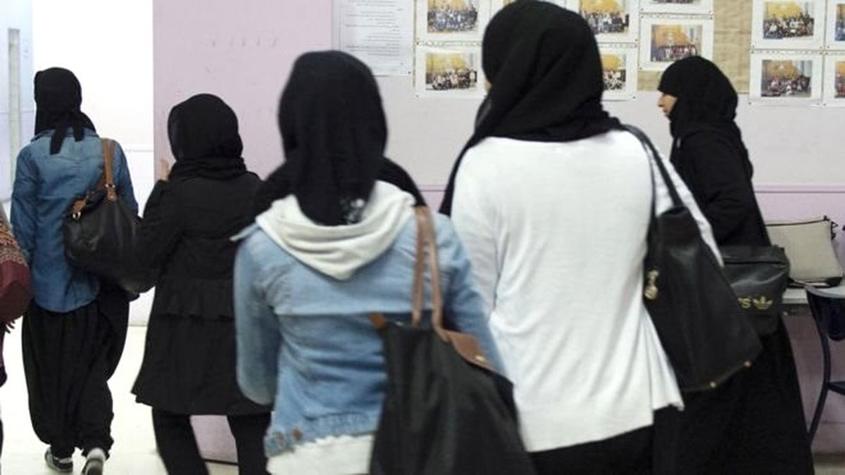 Polonya\'da Holokost Turuna Katılan Müslüman Öğrencilerden Irkçı Saldırı İddiası