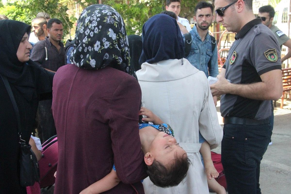 Ramazan Bayramı\'nı Ülkelerinde Geçiren Suriyelilerin Türkiye\'ye Dönüşü Sürüyor