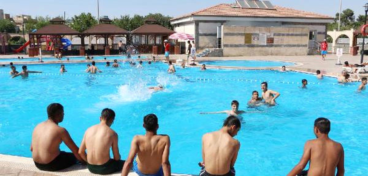 Şanlıurfa\'da Belediye Sıcak Nedeniyle Havuzları Ücretsiz Yaptı