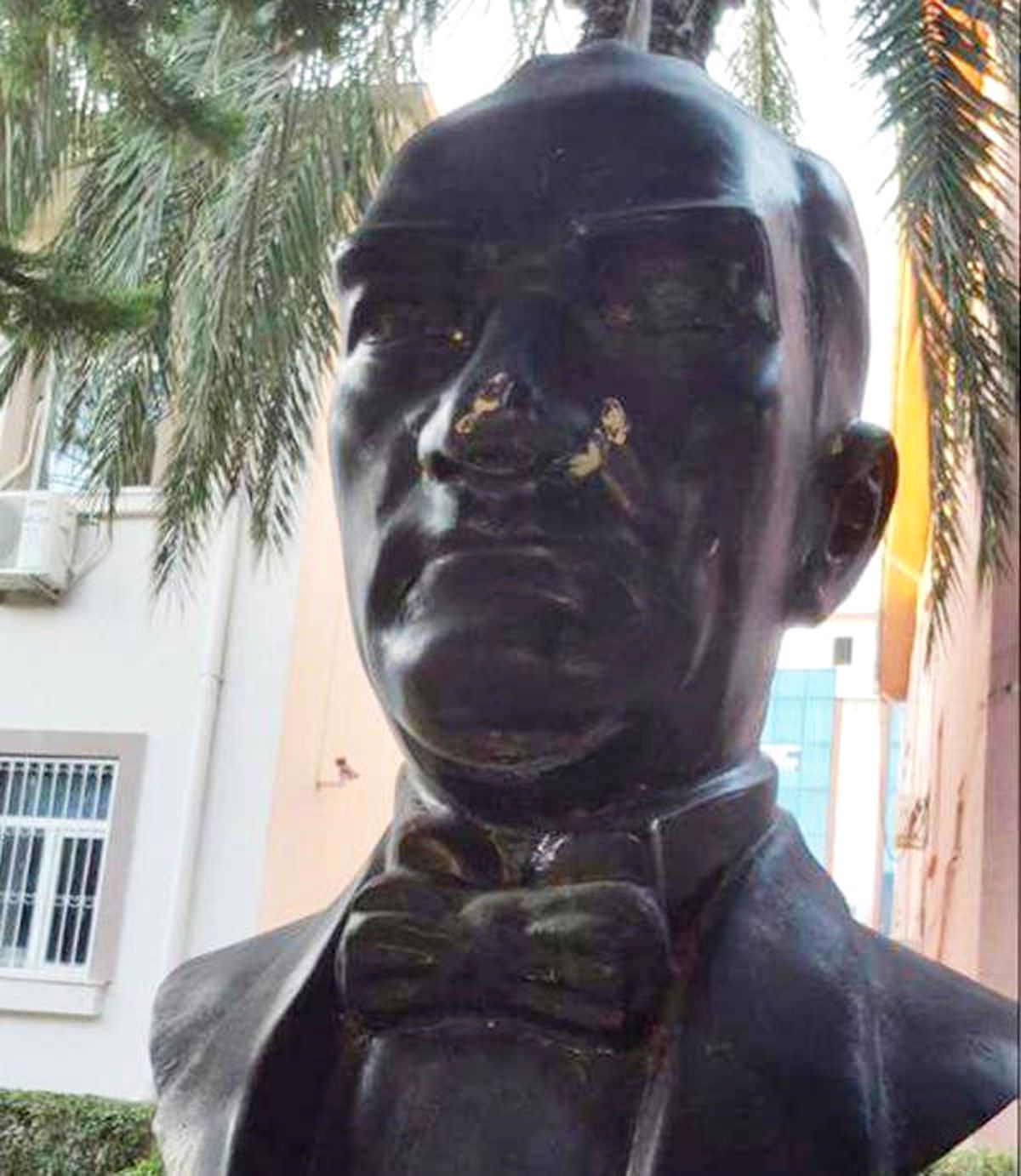 Serik\'te Atatürk Büstüne Taşlı Saldırıya Tutuklama