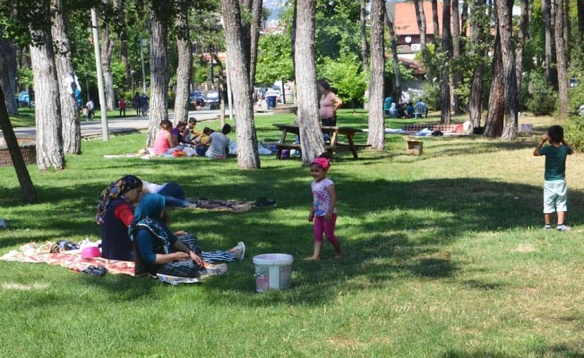 Sıcaktan Bunalan Vatandaşlar Parklara Akın Etti
