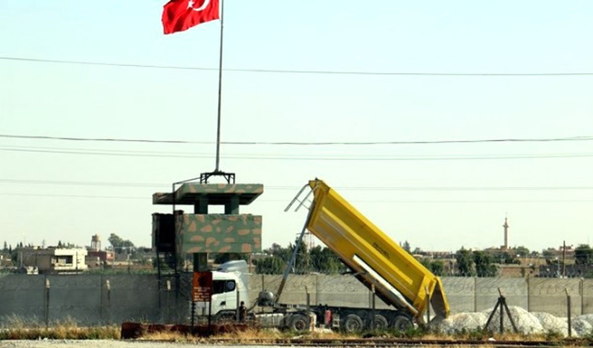 Sınırda Duvar Örme Çalışmaları Devam Ediyor