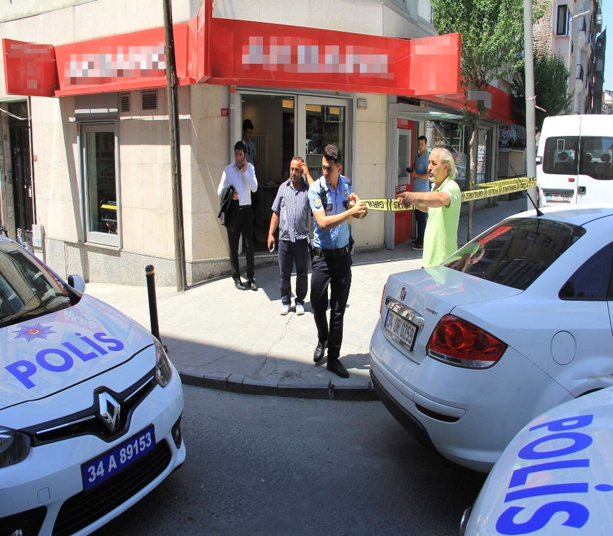 Şişli\'de Banka Soygunu: 700 Bin Lira Çalındı