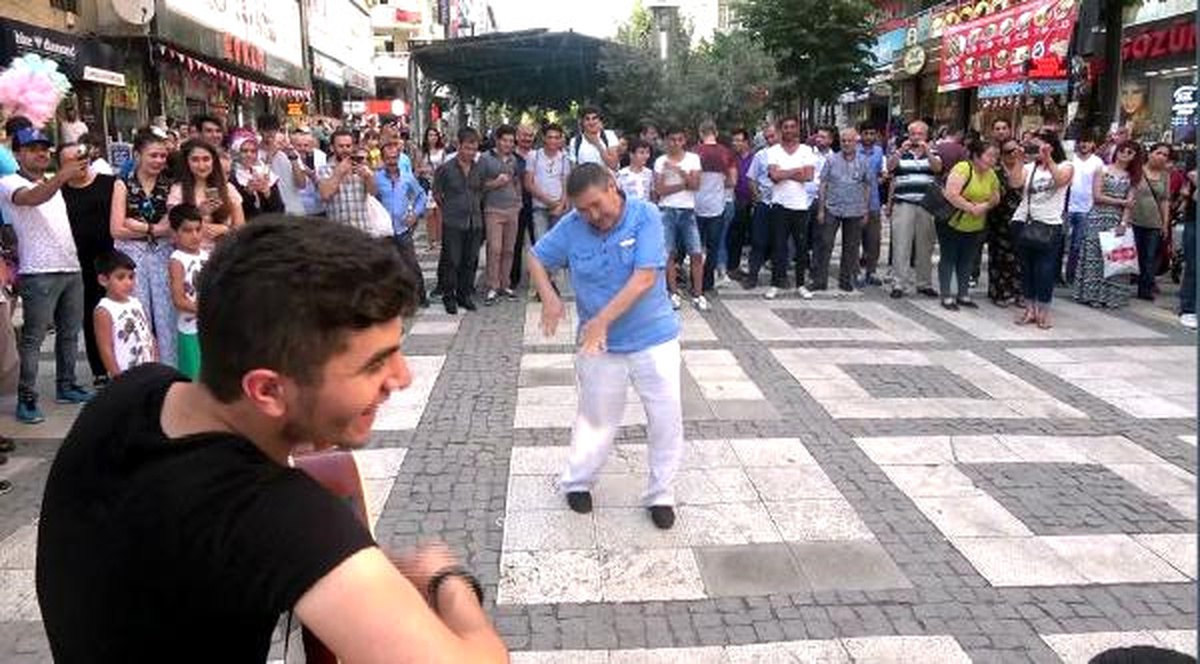 Sokak Müzisyenlerinin Tek İsteği: İzin Belgesi
