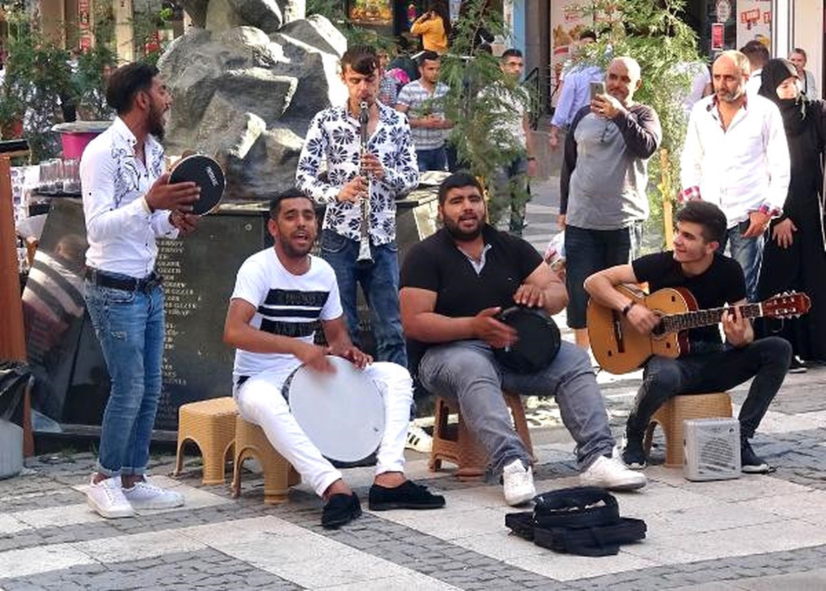 Sokak Müzisyenlerinin Tek İsteği: İzin Belgesi