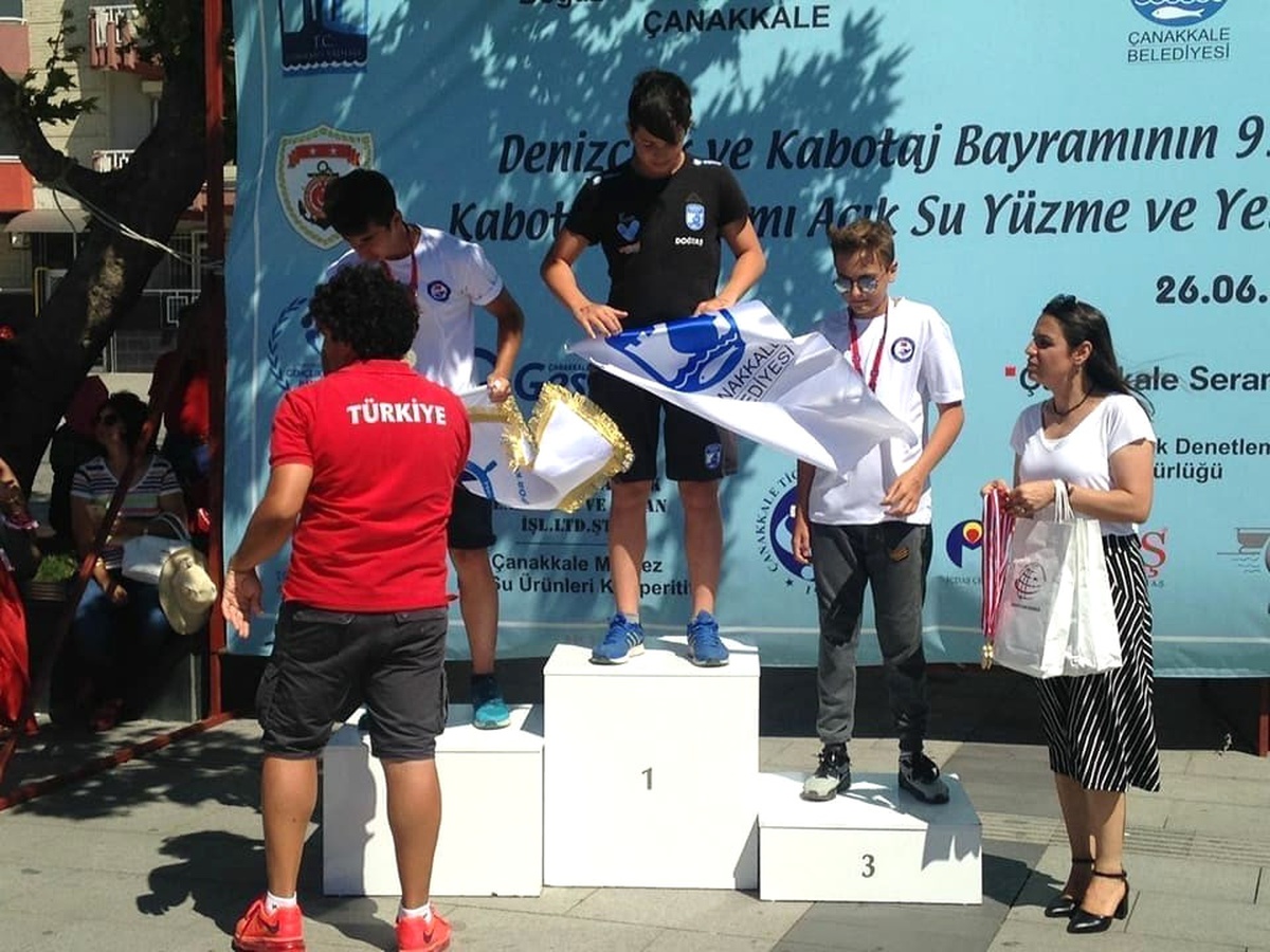 Süleymanpaşalı Sporcu Çanakkale Boğazı\'ndan Madalya ile Döndü