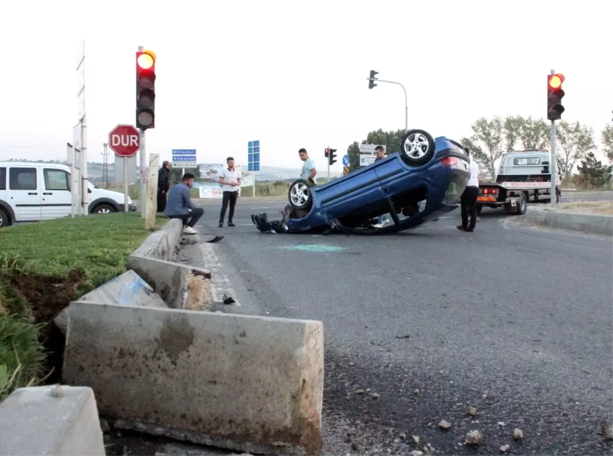 Takla Atan Otomobilden Burunları Bile Kanamadan Çıktılar