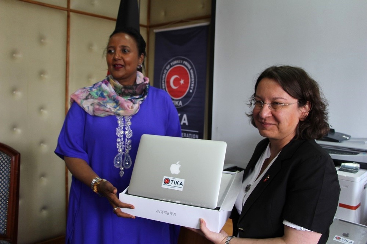Tika\'dan Kenya Dışişleri Bakanlığına Ekipman Desteği