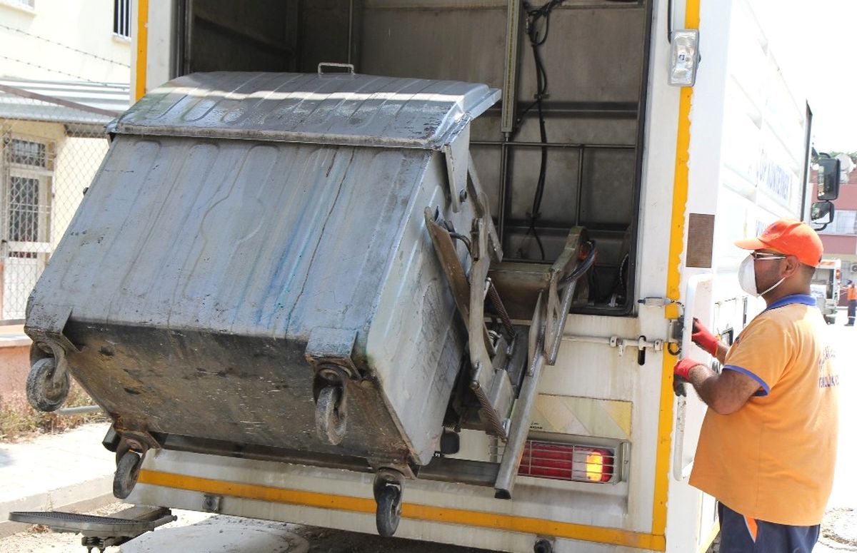 Toroslar\'da Çöp Konteynerleri Dezenfekte Ediliyor