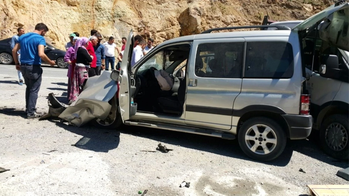 Trabzon\'da Trafik Kazası: 1 Ölü, 2 Yaralı